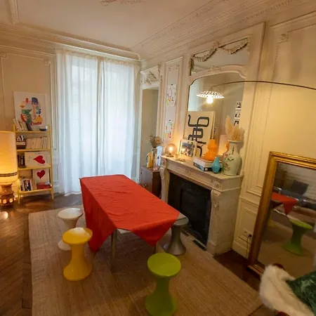 Charming Haussmannien Apt Near Monceau Park Appartamento